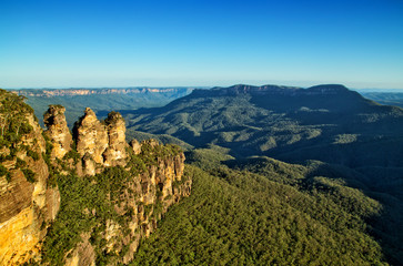 Fototapeta na wymiar The Three Sisters in the Blue Mountains National Park, Australia