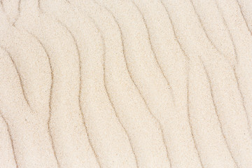 Fototapeta na wymiar Wellen im Sand - close up