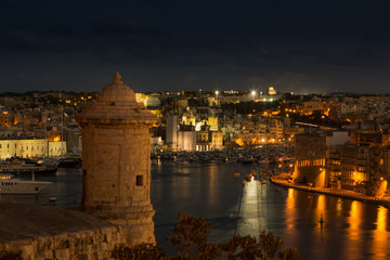 Fototapeta na wymiar Scenic view on the three cities of Malta