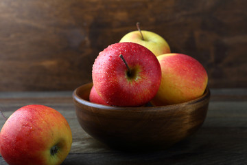 Fresh apples in a bowl