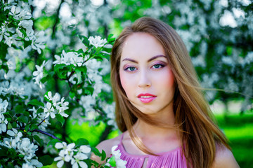 Naklejka premium woman with apple tree