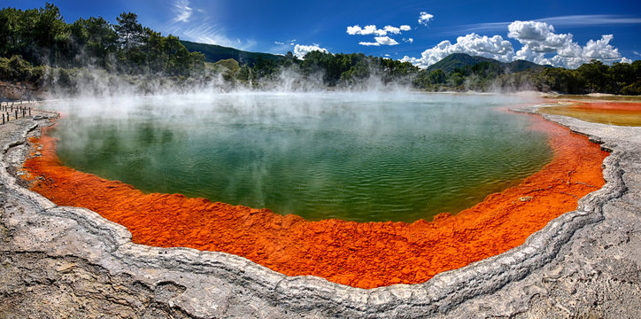 Fototapeta Thermal lake Champagne Pool at Waiotapu - New Zealand