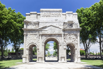 The famous Orange triumphal arch in front of view