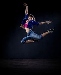 Fototapeta na wymiar Girl modern dancer (normal version)