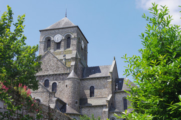 Fototapeta na wymiar St Aubin du Cormier et son église