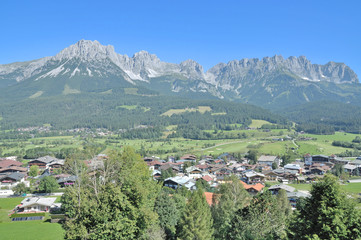 Fototapeta na wymiar Blick von Ellmau auf das Kaisergebirge in Tirol
