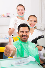 Obraz premium Satisfied patient at the dentist