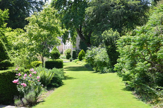 All&eacute;e de jardin &agrave; l'anglaise