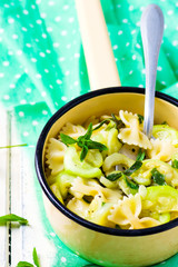 pasta with zucchini and mint