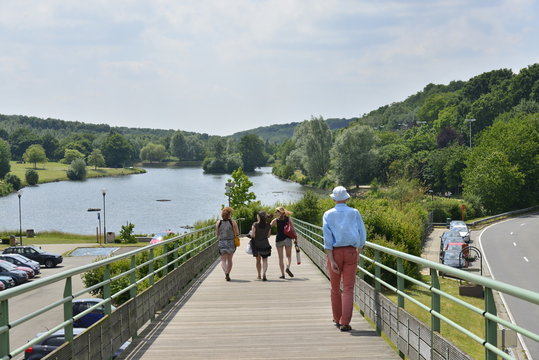 Passerelle d'acc&egrave;s vers le parc de Louvain-la-Neuve