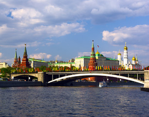 Obraz premium View of Moscow river and Kremlin embankment