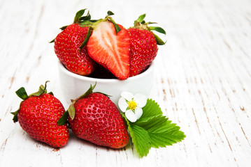 Bowl with strawberries