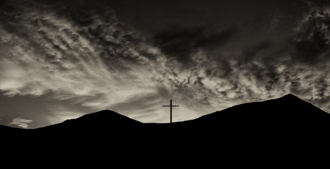 Cross On the Mountaintop - 85423938