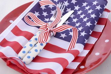 Obraz premium USA party table place setting with flag on white wood table.