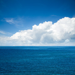 Obraz premium Beautiful Sea with Majestic Clouds