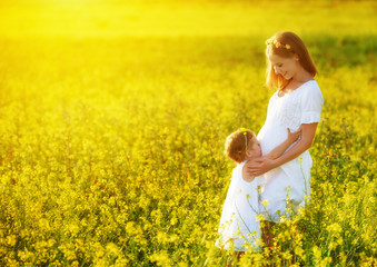 Fototapeta premium happy family, pregnant mother and daughter little child in summ