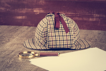 Sherlock Hat and magnifying glass