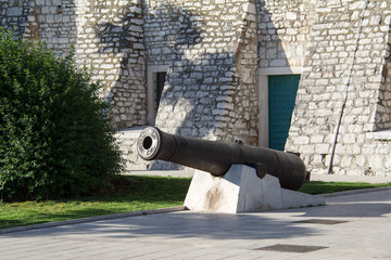 Alte Kanonen in Sibenik (Kroatien).