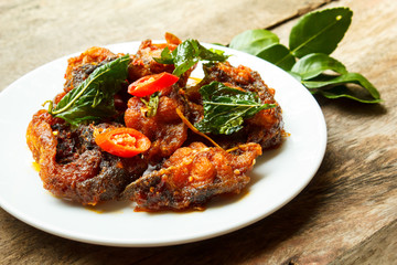 Phad Phed Pla Duk Thod Krob (Stir fried Deep fried Catfish with