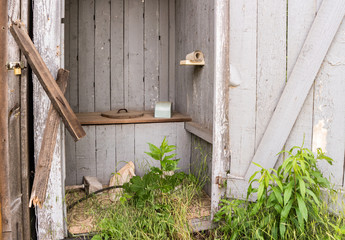 DDR Gartentoilette