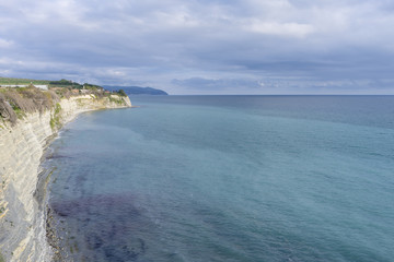 Obraz premium Steep shore of the black sea