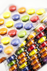 bunte Tablettenpackungen (Blister)