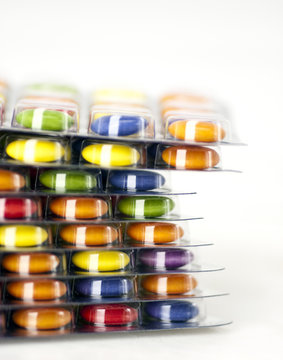 bunte Tablettenpackungen (Blister)