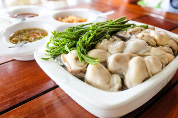 fresh oyster with thai seafood dripping