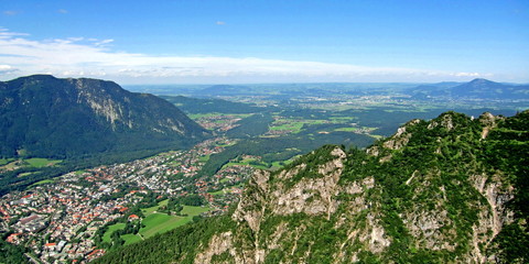 BAD REICHENHALL mit Salzburger Land im Hintergrund