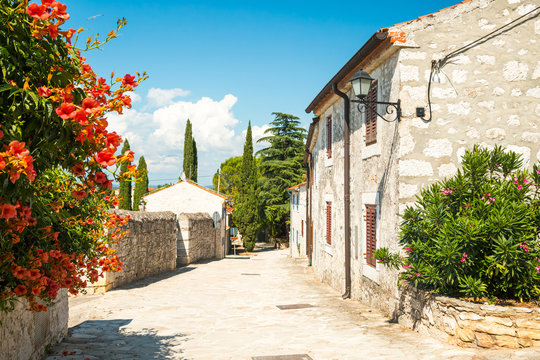 Fototapeta Street of Medieval Mediterranean Town in Croatia
