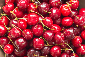 Red sweet cherries with water drops (close up)