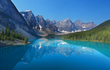 Fototapeta na wymiar Moraine Lake in the Canadian Rockies