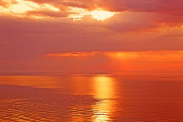 Naklejka na ściany i meble sunrise on the sea