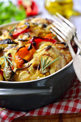 Fototapeta na wymiar Chicken baked with bell pepper and onion.