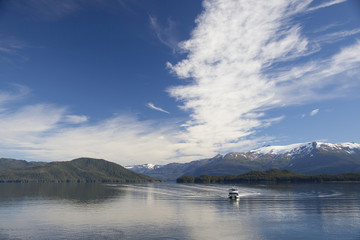 Obraz na płótnie Canvas boat in Tracy Arm Fjord