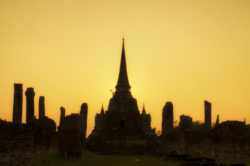 Obraz premium Wat Phrasisanpetch at sunset in Ayutthaya Historical Park, Thailand