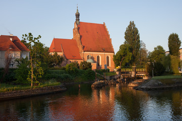 Fototapeta na wymiar Cathedral and Brda River in Bydgoszcz