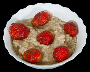 Fresh oatmeal with strawberries