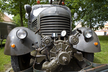 Obraz premium vintage firetruck with pump