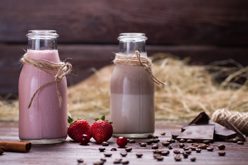 Natural chocolate and strawberry milkshakes.