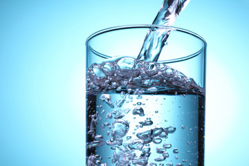 水を注ぐ