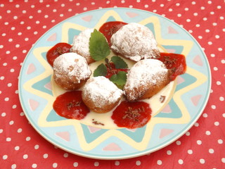 Quarkbällchen mit Vanilliensauce