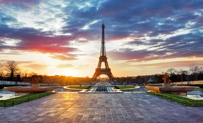 Tuinposter Zonsopgang in Parijs, met Eiffeltoren © TTstudio