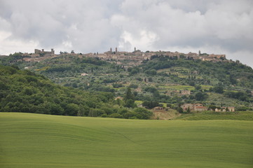Fototapeta na wymiar Montalcino in der Toskana