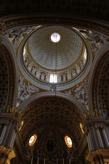 Fototapeta na wymiar intérieur de l'église paroissiale Notre-Dame-des-Victoires de Naxxar