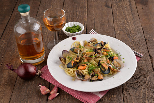 Spaghetti with clams mussels and clams