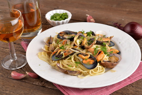 Spaghetti with clams mussels and clams