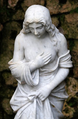Fototapeta na wymiar Statue d'une femme dans la serre du Jardin du Palazzo Parisio 