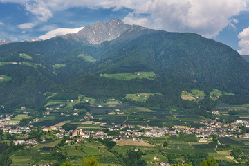 Fototapeta na wymiar Schenna mit dem Großen Ifinger | Südtirol