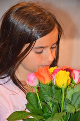 Fototapeta premium Mädchen mit Rosen